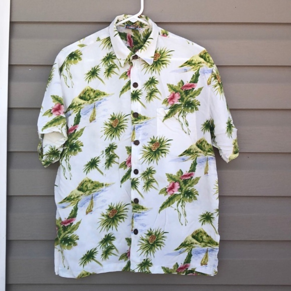 Pineapple Moon men’s Hawaiian button front shirt